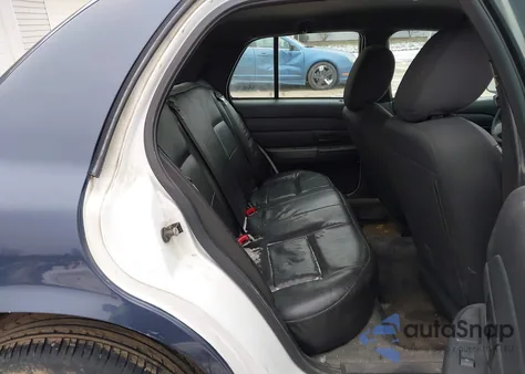 2011 Ford Crown Victoria Police Interceptor z USA, uszkodzony, nr VIN 2FABP7BV8BX109158